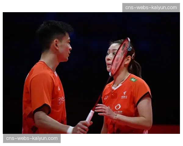 法国公开赛混双赛场，郑思维-黄雅琼因伤退赛，奥运前景蒙阴影